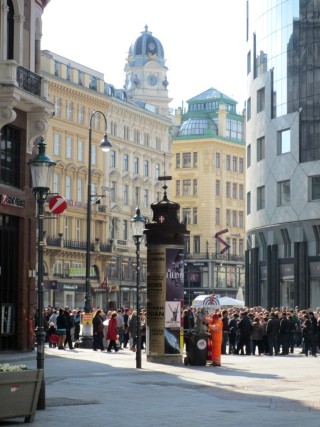 Die Fußgängerzone beim Stafansdom in der Innenstadt von Wien